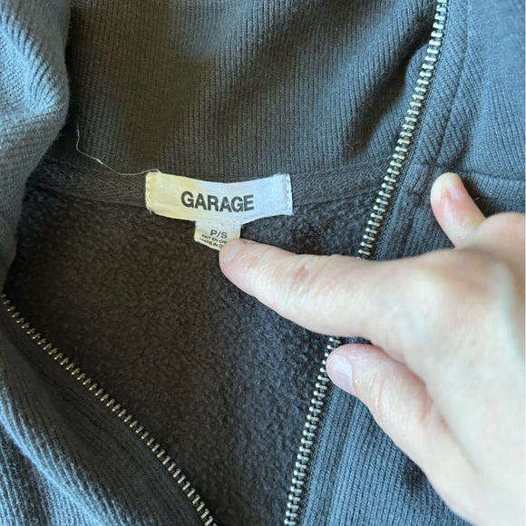 The garage size small half zip crop sweater excellent condition - Picture 4 of 4